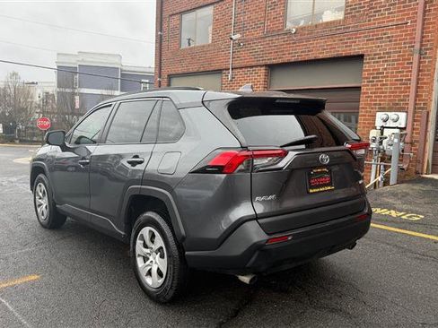 Used 2019 Toyota RAV4 LE image 7