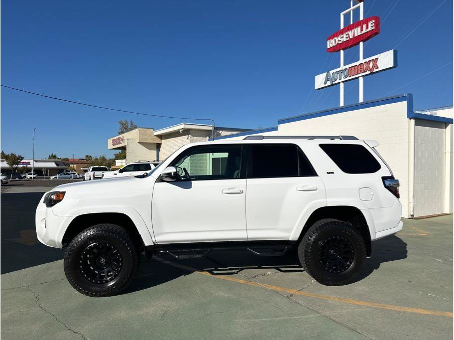 Used 2015 Toyota 4Runner SR5 AWD/4WD image 14