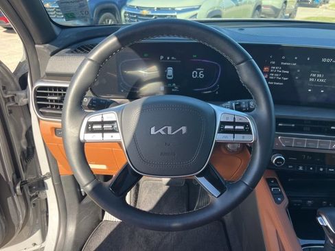 Used 2025 Kia Telluride AWD image 18