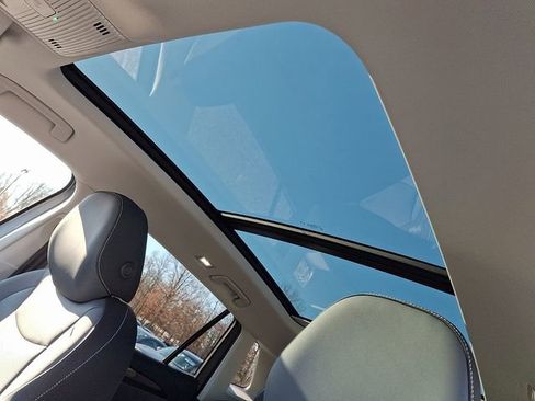 New 2026 Volkswagen Tiguan SE image 7