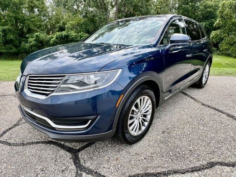 Used 2017 Lincoln MKX Select w/ Select Plus Package FWD image 2
