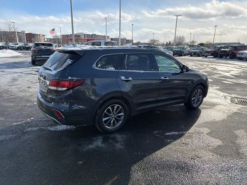 Used 2017 Hyundai Santa Fe SE image 4