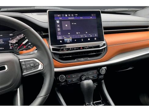 Used 2024 Jeep Compass Limited image 7