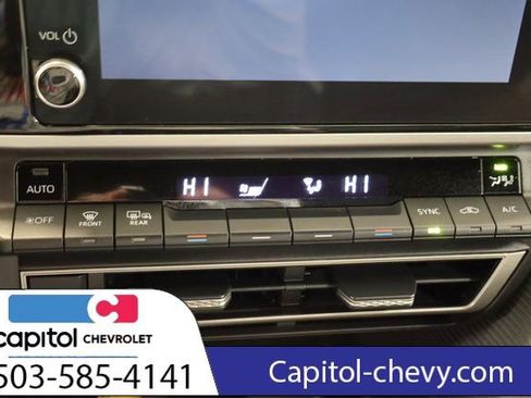 Used 2025 Toyota Camry SE image 22