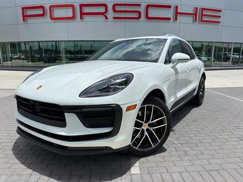 Used 2024 Porsche Macan AWD/4WD image 1