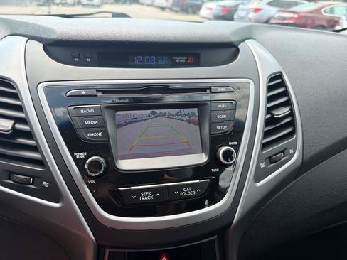 Used 2015 Hyundai Elantra SE w/ Option Group 03 FWD image 18