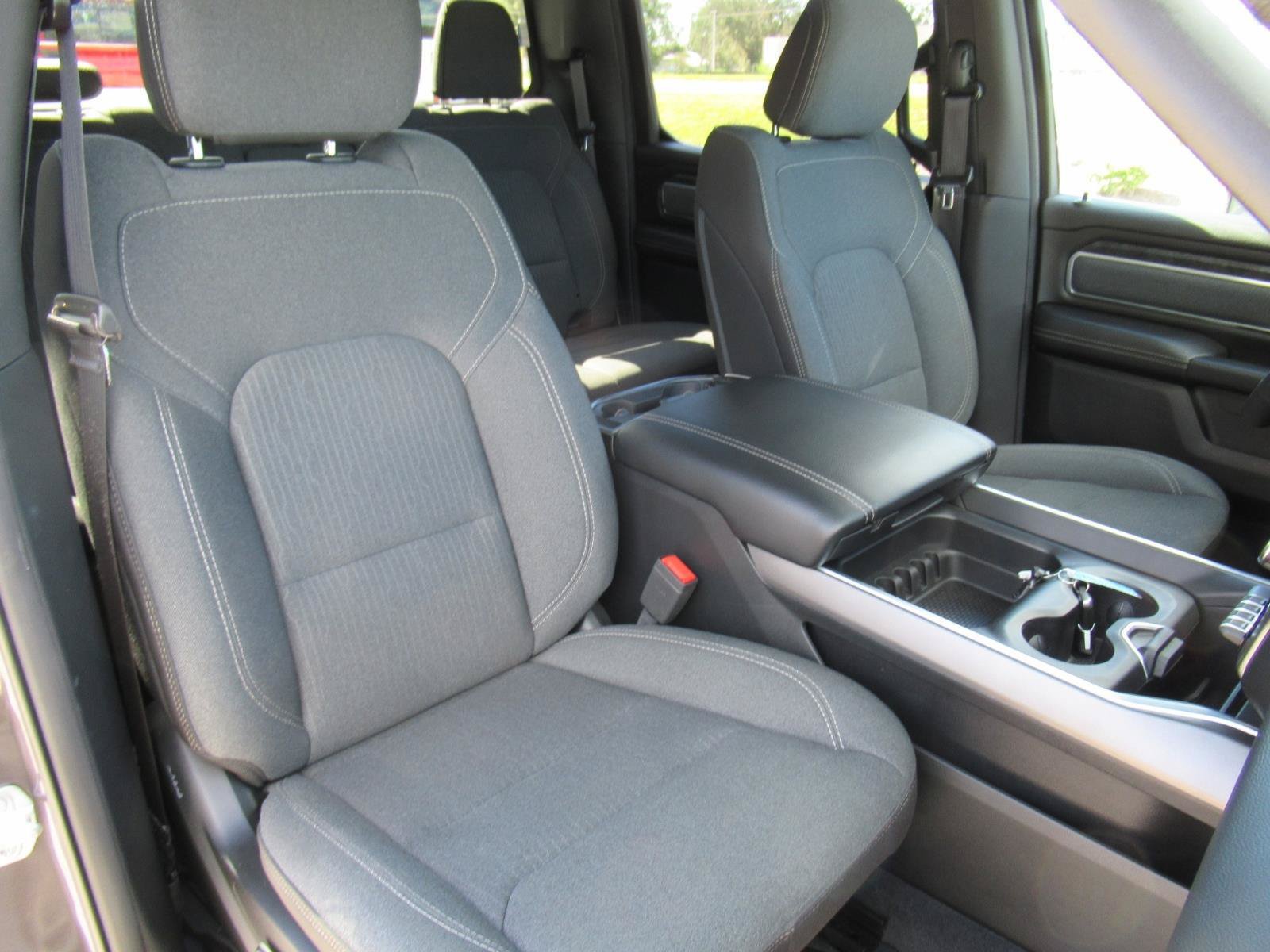 Used 2019 RAM 1500 4x4 Crew Cab image 9
