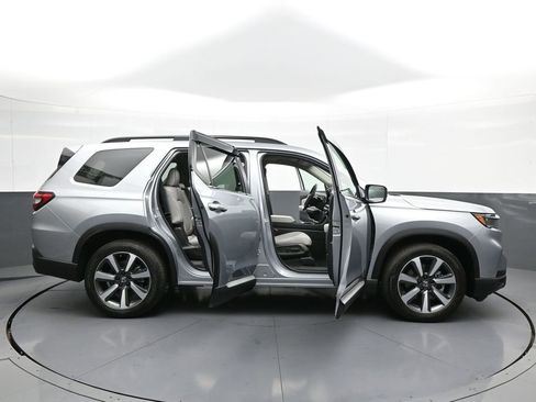 Certified 2023 Honda Pilot Touring image 44