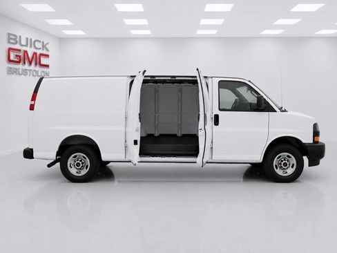 Used 2025 GMC Savana 3500 Extended RWD image 8