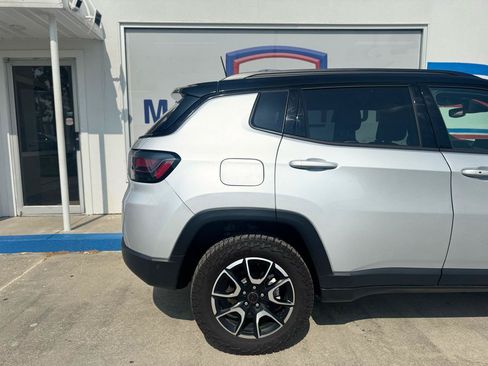 Used 2025 Jeep Compass Trailhawk w/ Trailhawk Elite Group AWD/4WD image 29