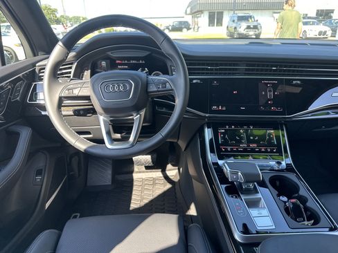 Used 2025 Audi Q7 3.0T Prestige AWD/4WD image 15