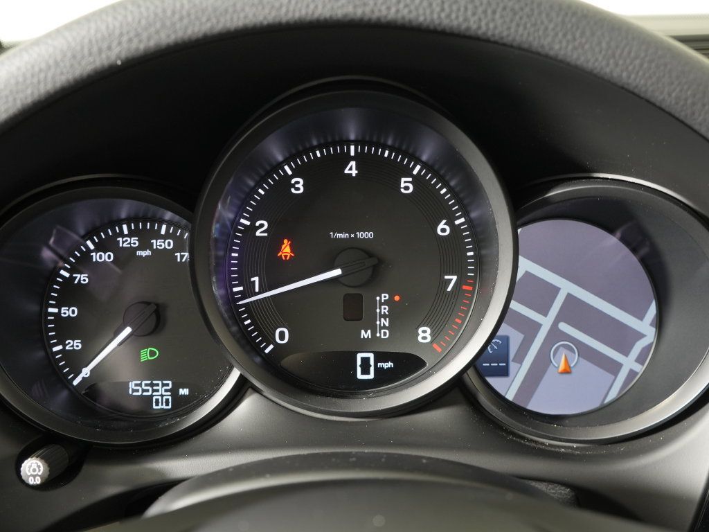 Certified 2023 Porsche Macan AWD/4WD image 24