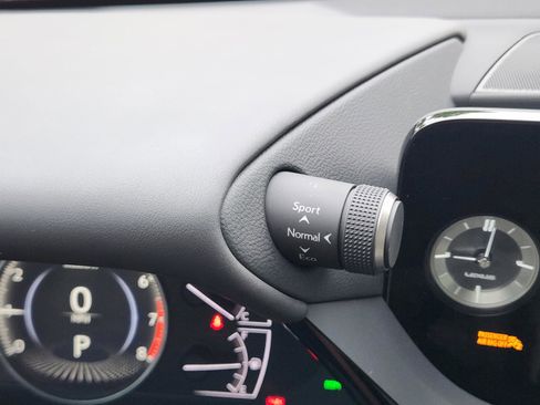 Used 2025 Lexus ES 350 w/ Premium Package image 28