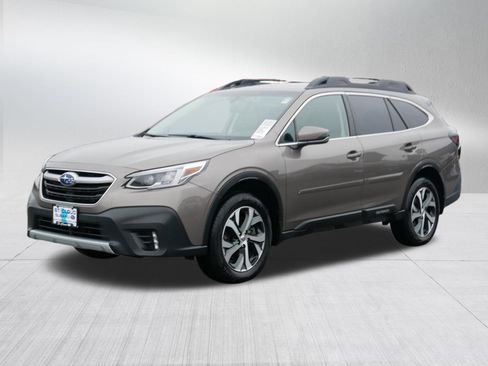 Used 2022 Subaru Outback Limited XT image 3