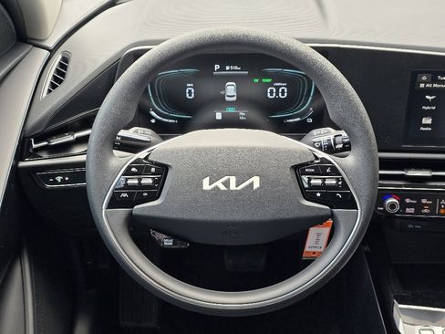 New 2025 Kia Niro LX image 7