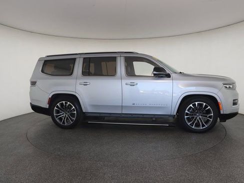 Used 2023 Jeep Grand Wagoneer Series III AWD/4WD image 23
