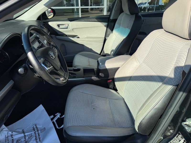Used 2015 Toyota Camry SE FWD image 16