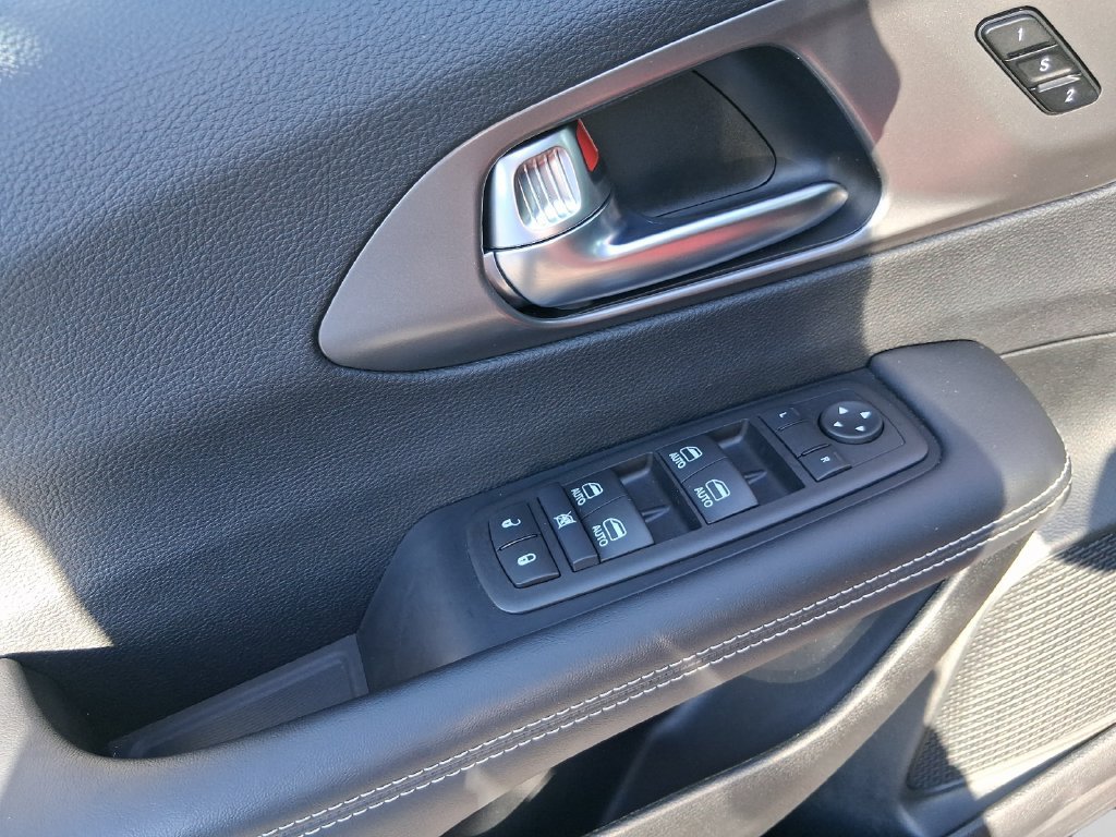 New 2026 Chrysler Pacifica Select w/ S Appearance Package AWD/4WD image 9