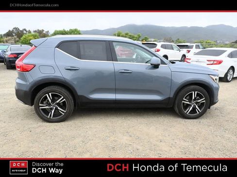 Used 2023 Volvo XC40 B5 Plus AWD/4WD image 5