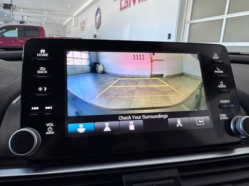 Used 2018 Honda Accord Touring image 19