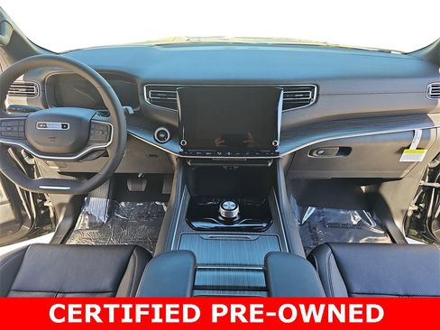 Used 2023 Jeep Wagoneer Series III w/ Preferred Equipment Group image 9