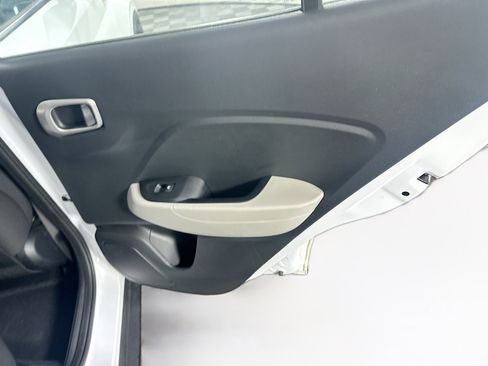 Used 2025 Hyundai Venue SEL image 29