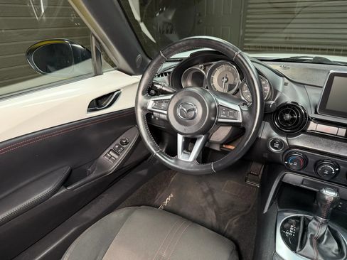 Used 2016 MAZDA MX-5 Miata Club RWD image 10