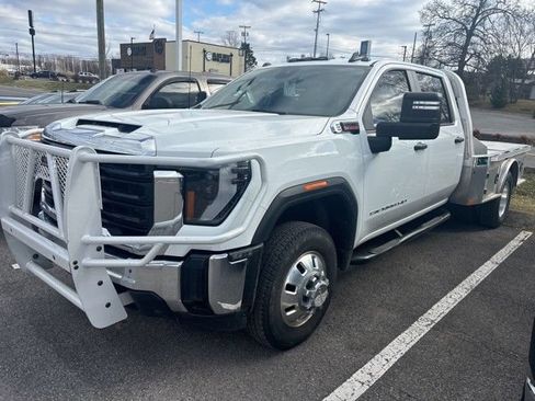 Used 2024 GMC Sierra 3500 Pro AWD/4WD image 4