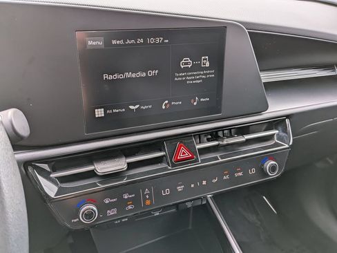Used 2025 Kia Niro LX FWD image 16
