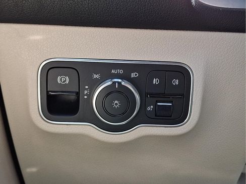 Used 2021 Mercedes-Benz GLB 250 4MATIC image 25
