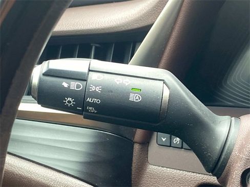 Used 2019 Lexus ES 350 w/ Premium Package image 22