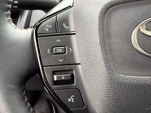 Certified 2025 Toyota Prius Plug-In Hybrid FWD image 21