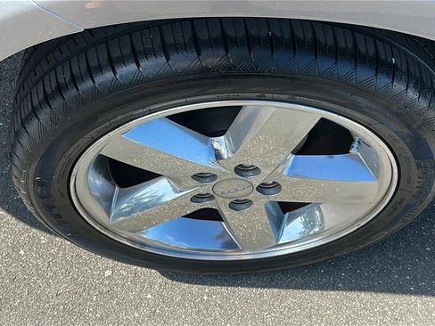 Used 2013 Dodge Avenger SXT FWD image 19