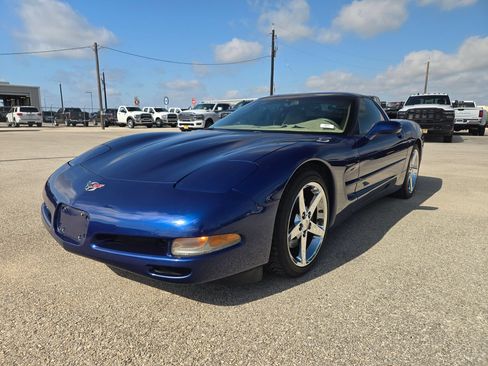 Used 2004 Chevrolet Corvette Coupe w/ Preferred Equipment Group RWD image 7