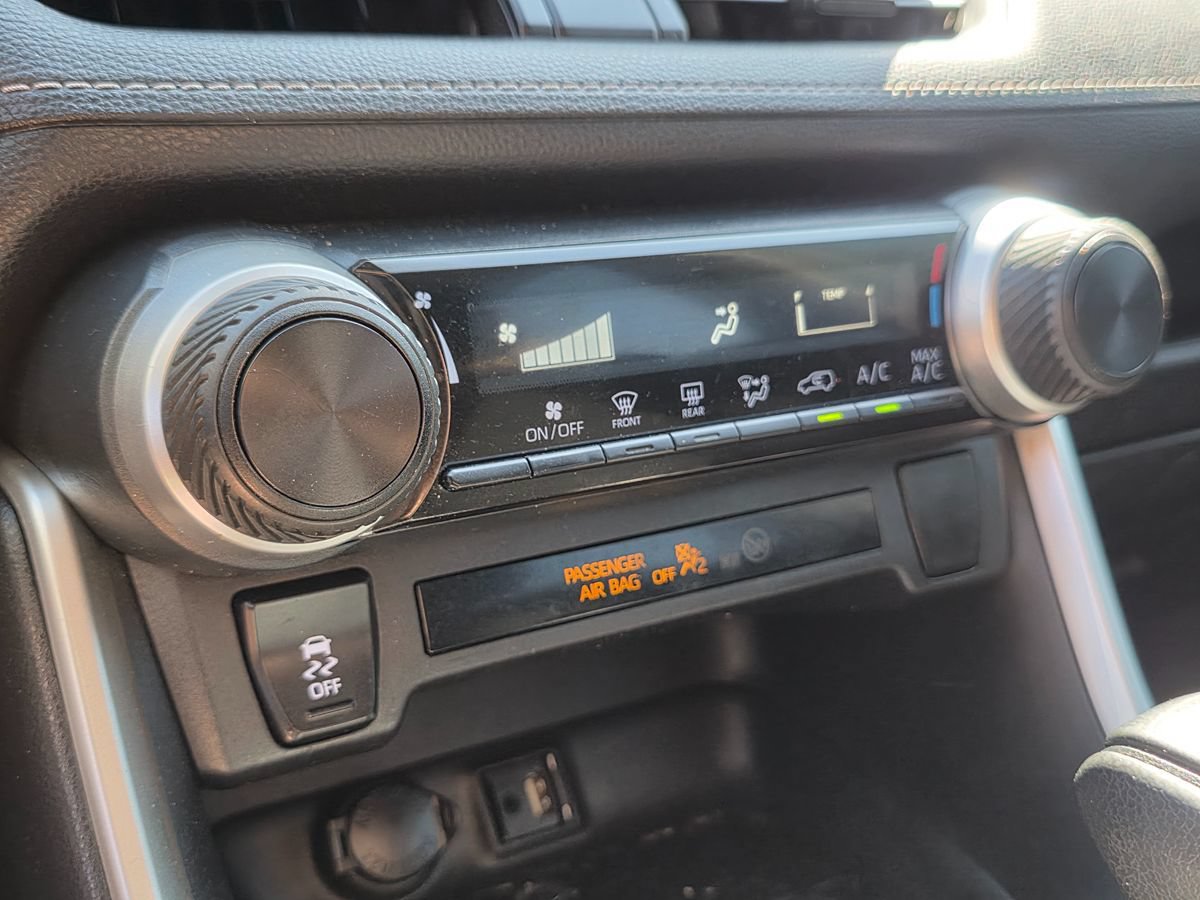 Used 2019 Toyota RAV4 LE w/ Carpet Mat Package FWD image 44
