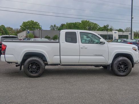 Used 2022 Toyota Tacoma SR5 AWD/4WD image 9