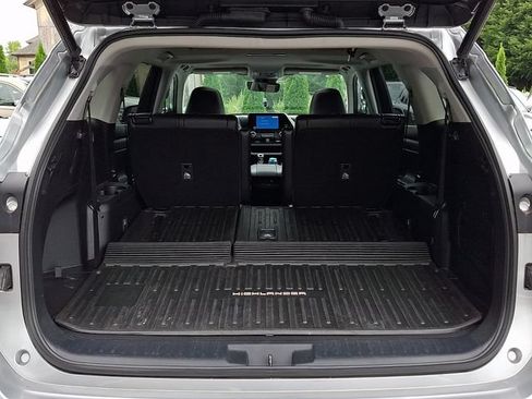 Used 2023 Toyota Highlander XLE AWD/4WD image 32