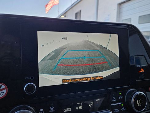 Used 2023 Toyota Highlander L image 18