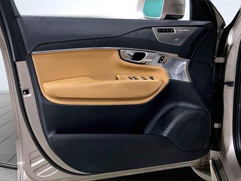 Certified 2024 Volvo XC90 B6 Ultimate image 24