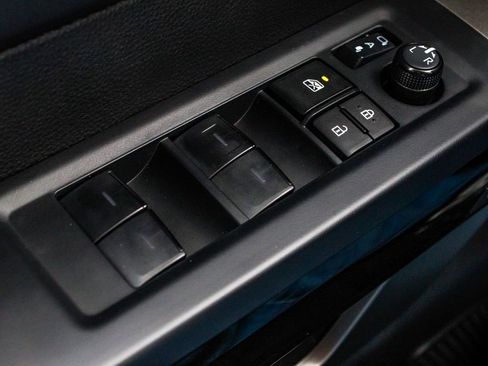 Used 2025 Toyota Tundra Limited AWD/4WD image 10
