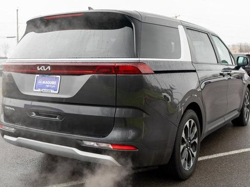 Used 2024 Kia Carnival EX FWD image 6