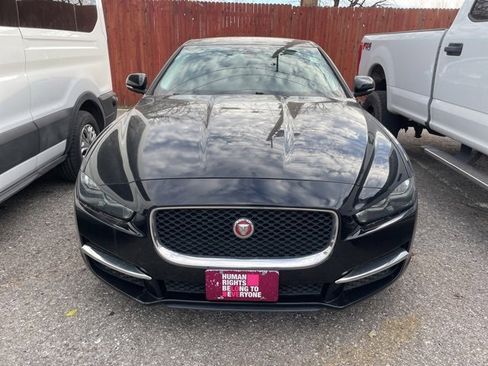 Used 2017 Jaguar XE image 3