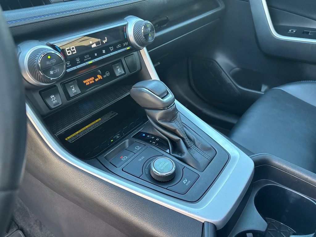 Used 2020 Toyota RAV4 XSE AWD/4WD image 5