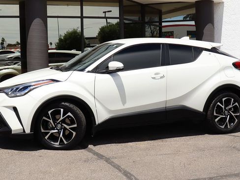 Used 2020 Toyota C-HR XLE FWD image 4