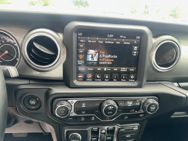 Used 2020 Jeep Wrangler Unlimited Sahara w/ Uconnect 4C Nav & Sound Group AWD/4WD image 22