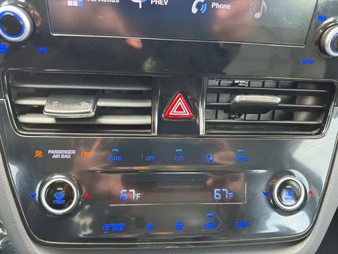 Used 2022 Hyundai Ioniq SE FWD image 22