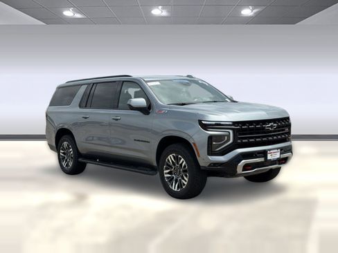 Used 2025 Chevrolet Suburban Z71 AWD/4WD image 7