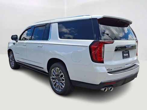 Used 2024 GMC Yukon XL Denali Ultimate AWD/4WD image 4