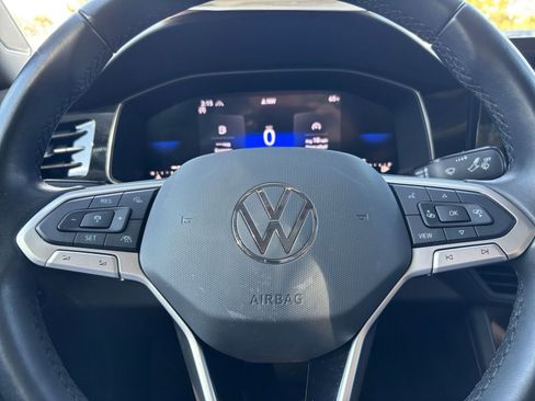 Used 2025 Volkswagen Jetta SE image 27