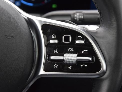 Used 2023 Mercedes-Benz GLB 250 image 25